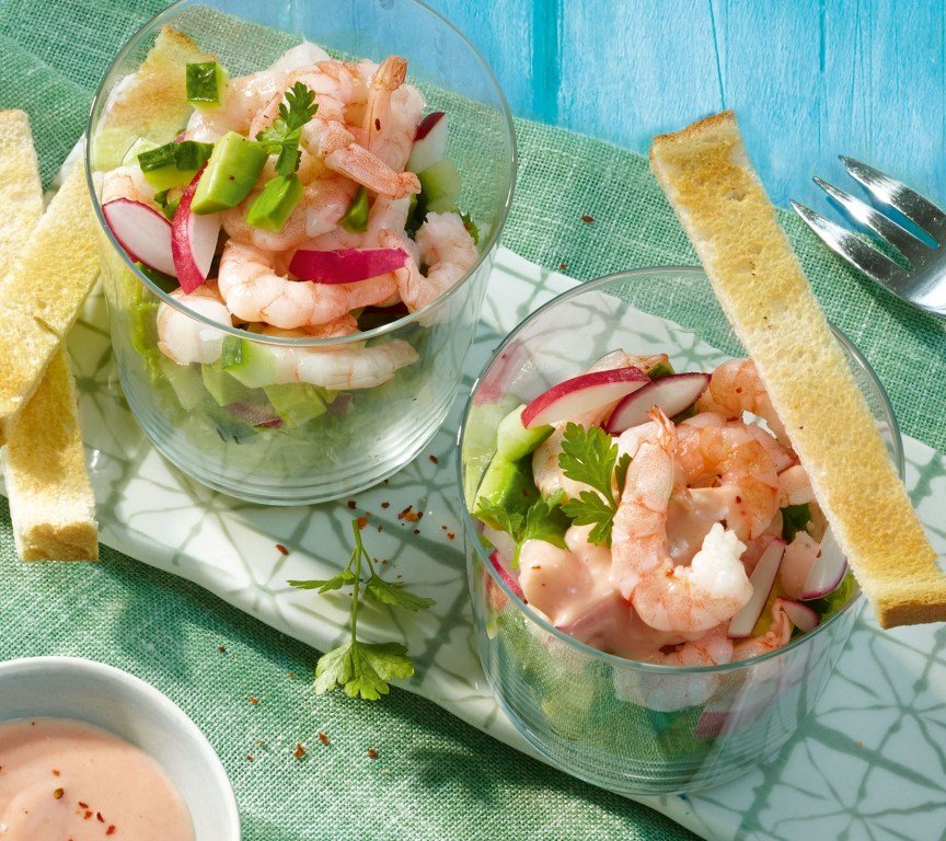 Ein Garnelencocktail lässt sich einfach und schnell vorbereiten und kommt beim nächsten Brunch mit Sicherheit gut an. Foto: djd/COSTA Meeresspezialitäten