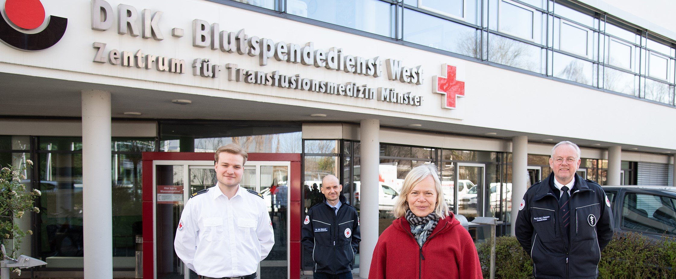 Sie luden die Freiwilligen zur Infoveranstaltung ein (v.l.): Marc Niestert vom DRK, Dr. Jan Makurat, Petra Seyfferth und Prof. Dr. Joachim Gardemann von der FH Münster. (Foto: FH Münster/Katharina Kipp)