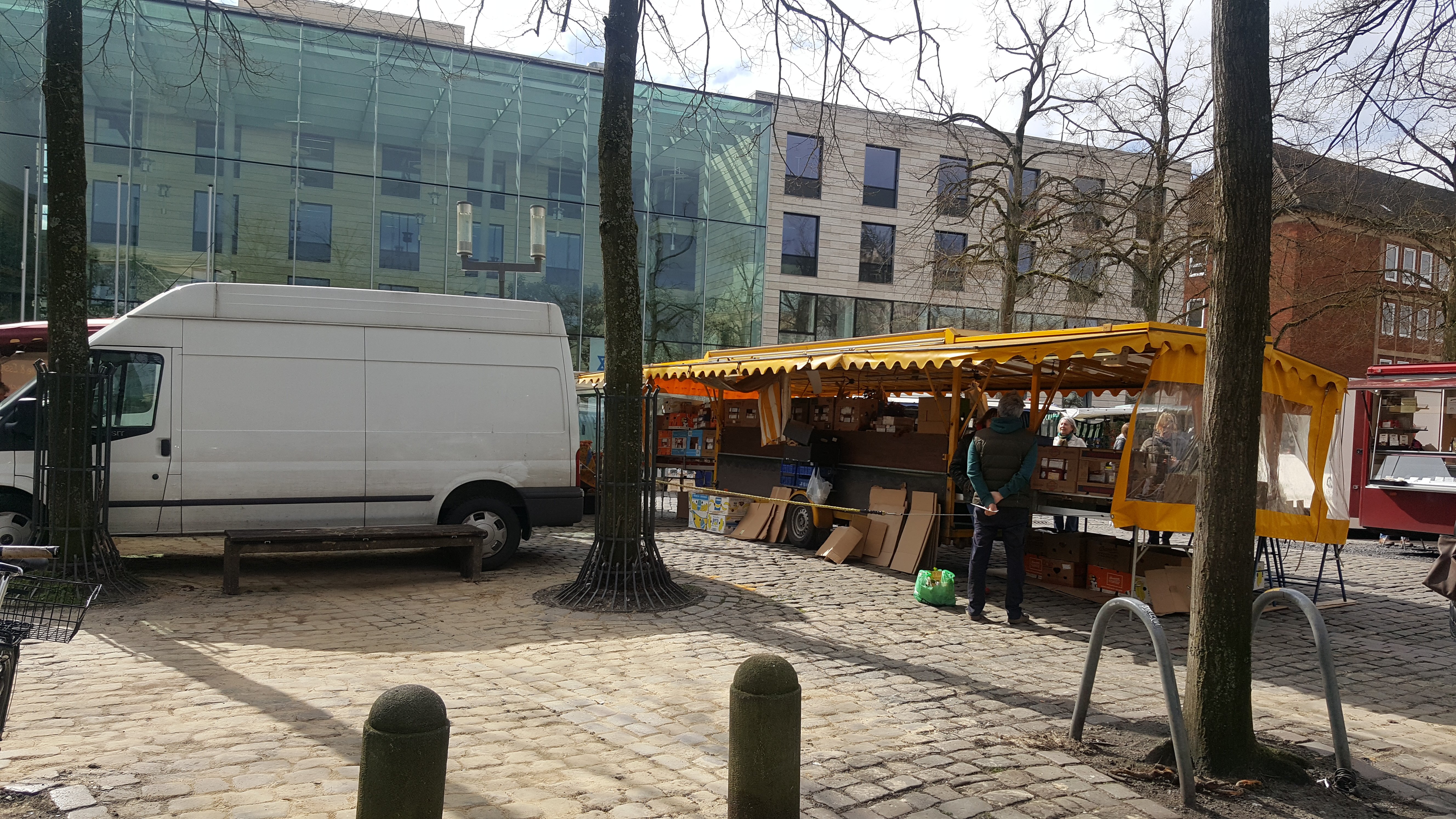 Ein ungewohnter Blick auf den Wochenmarkt - Foto: Jörg Bockow