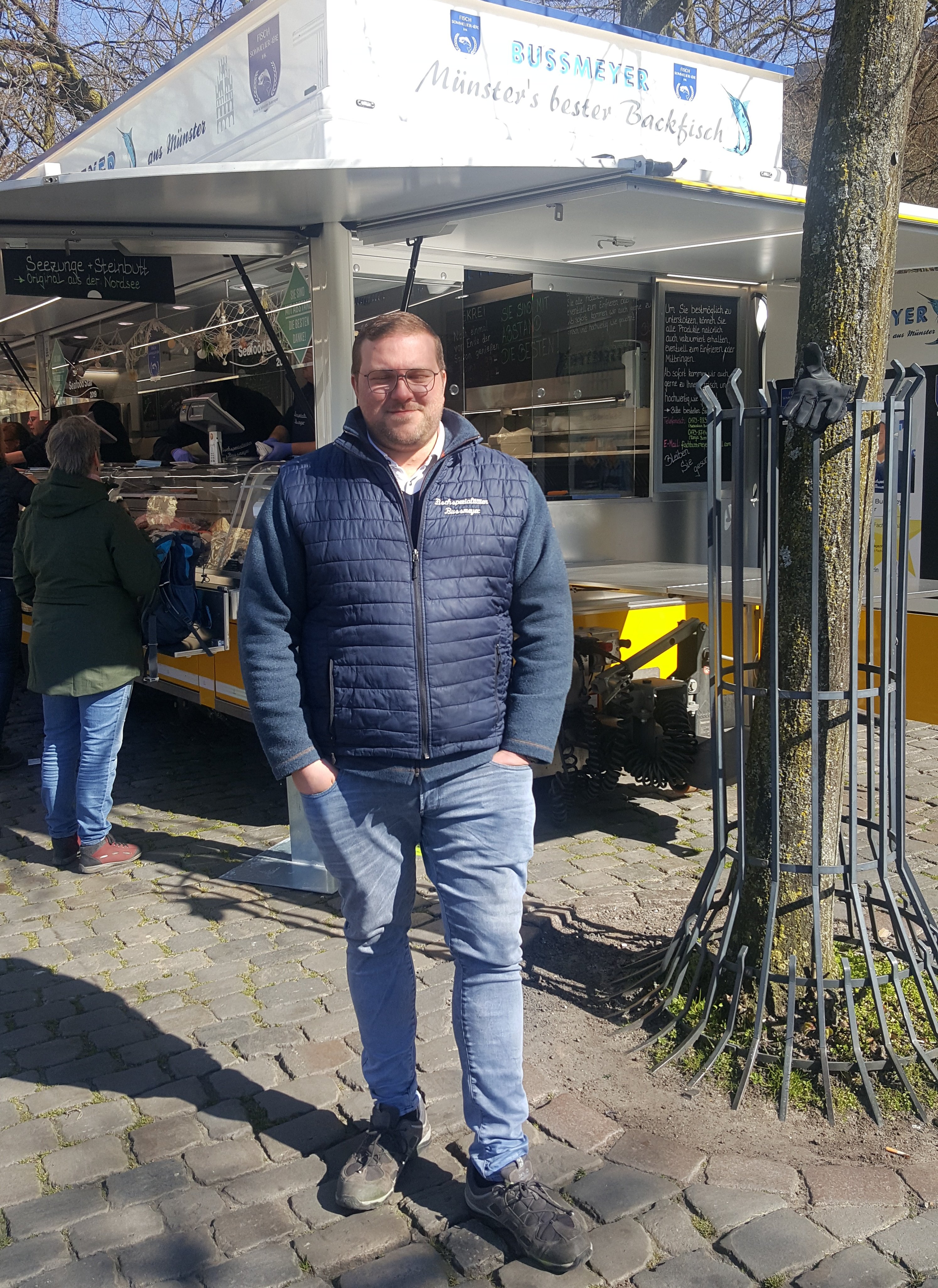 Sebastian Bussmeyer und seine Kollegen vom Verein der Marktbeschicker haben sich für die Fortsetzung des Wochenmarktes eingesetzt - Foto: Jörg Bockow