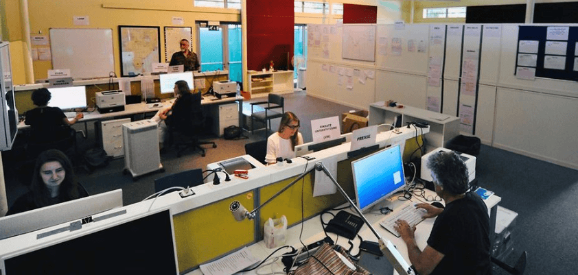 In kurzer Zeit haben Mitarbeiter der Botschaft ihre Kantine in ein Krisenzentrum umgebaut. Foto: Deutsche Botschaft