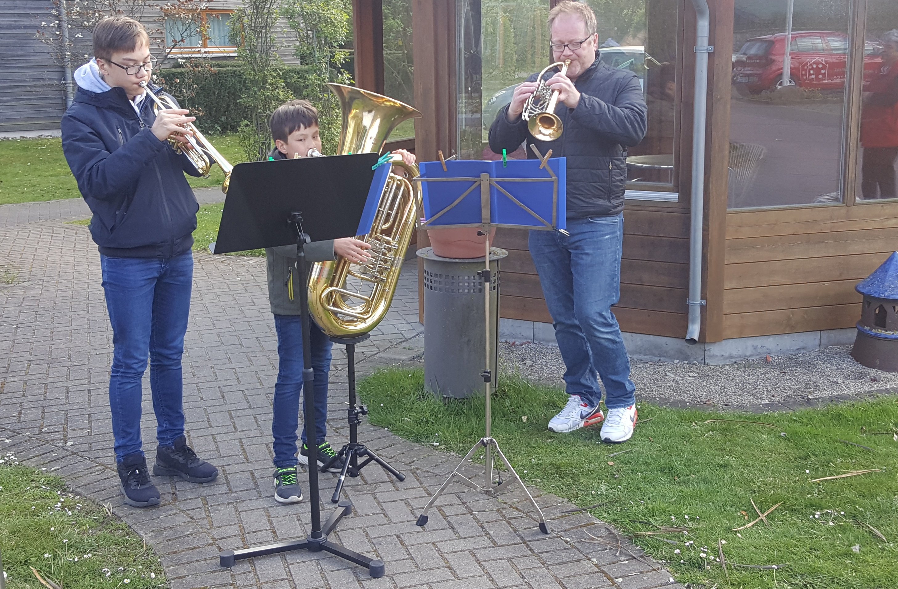 Die Sülbergs bieten ein kleines Konzert - Foto: Jörg Bockow