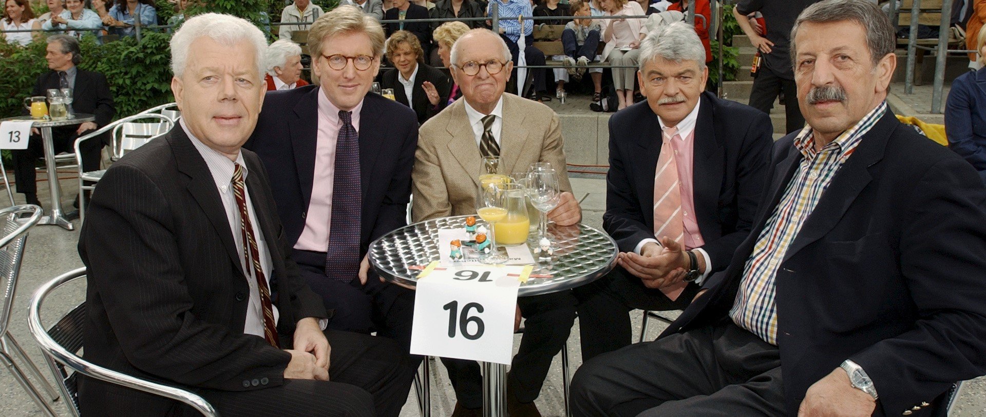 Der News-Tisch war mit Udo van Kampen, Theo Koll, Carl Weiss, Dietmar Ossenberg und Ulrich Kienzle bestens besetzt. / ZDF und Carmen Sauerbrei.