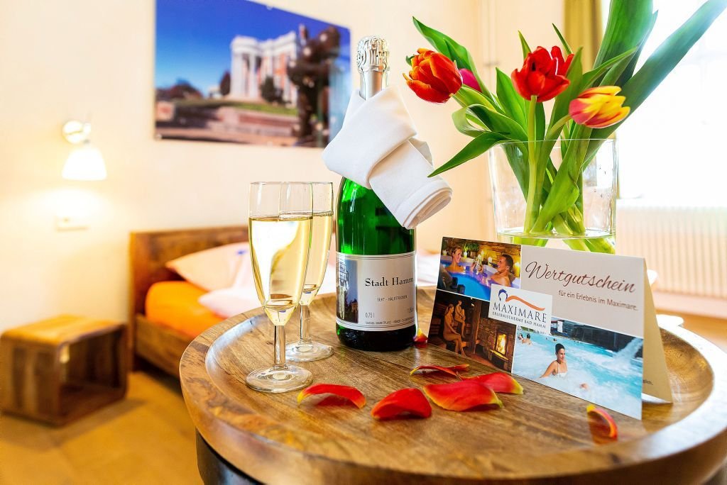 Das Extra beim zweiten Arrangement: Eintritt in die Sauna und Sekt (Foto: Stadt Hamm)