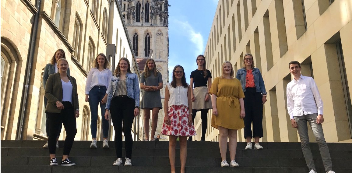 Elf Auszubildende im Bischöflichen Generalvikariat in Münster nahmen ihre Zeugnisse entgegen: (v.l.) Jennifer Grüne, Paula Andrup, Marleen Michel, Antonia Badde, Sophie Hülsmann, Sophie Jandt, Vanessa Deitmar, Julia Gnaub, Larissa Häger und Maximilian Klute. Es fehlt Katharina Davids.