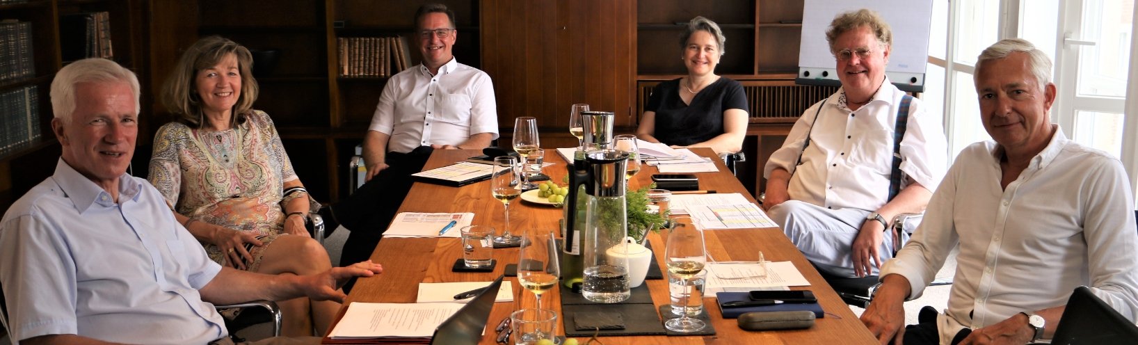 v.l.: Hans-Peter Kosmider (Vorstandsvorsitzender), Margarete Kordt, Prof. Dr. Thorn Kring, Anne Leusmann, Dr. Jörg Bockow, Hermann-Josef Mergen.