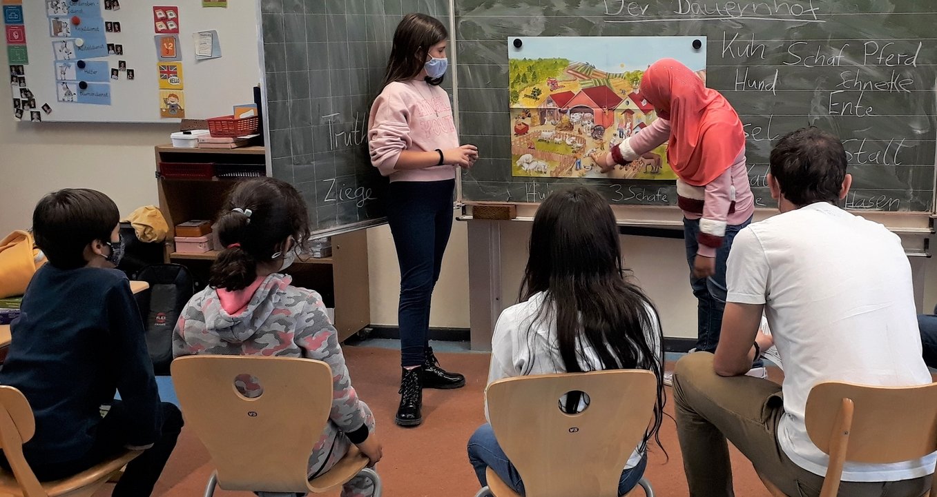 Rund 200 Kinder profitieren in diesen Herbstferien von den "MitSprache"-Kursen des Amtes für Schule und Weiterbildung. Die Angebote sind analog wie digital und reichen vom Sprachtraining bis zum Theaterworkshop.   Foto: Stadt Münster. Veröffentlichung mit dieser Pressemitteilung honorarfrei.