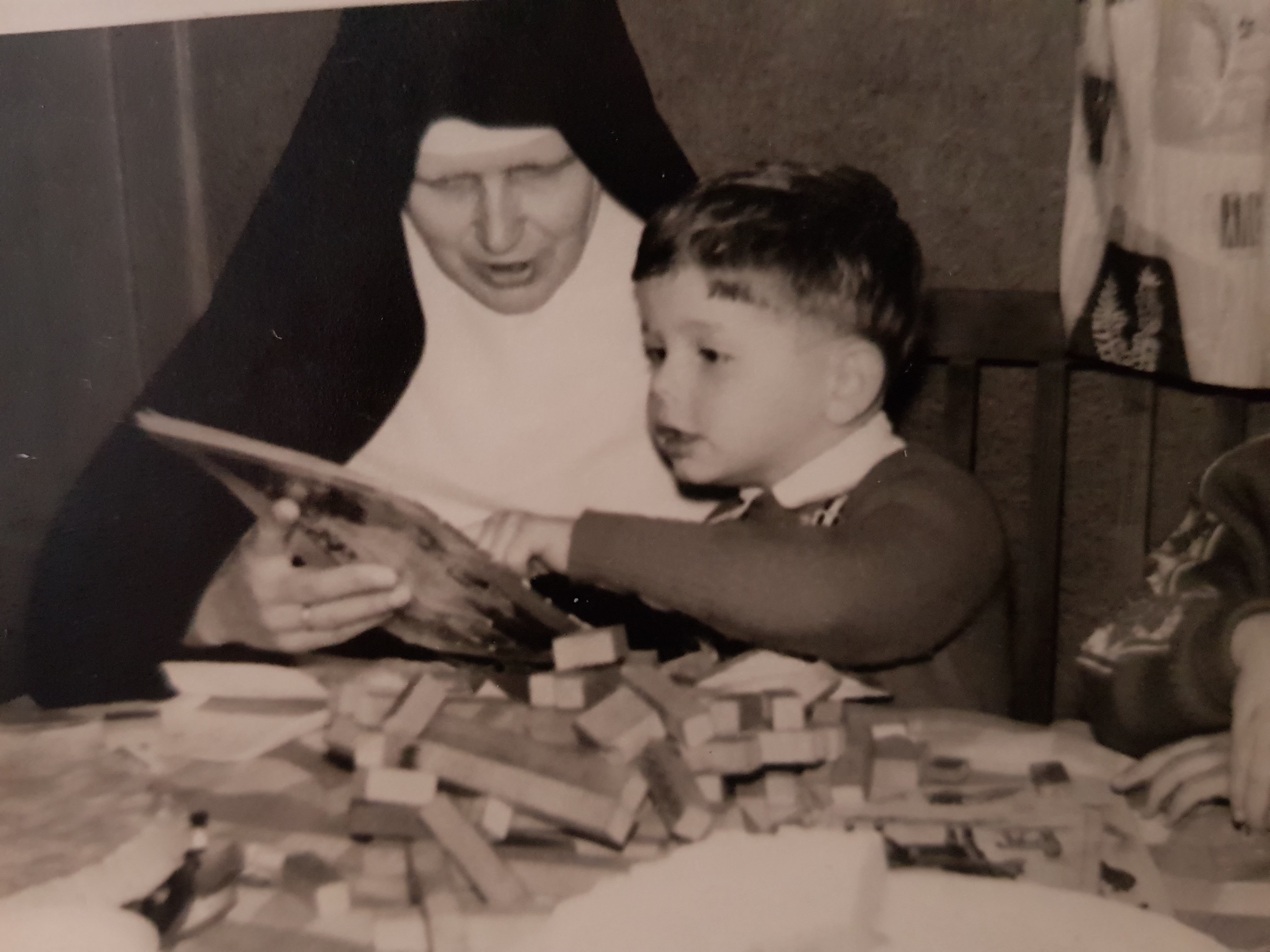 Begegnungen die Spuren hinterließen: Uli Jost-Blome mit seiner Tante, der Ordensschwester Helmwarda aus der Mission. (Foto: privat)