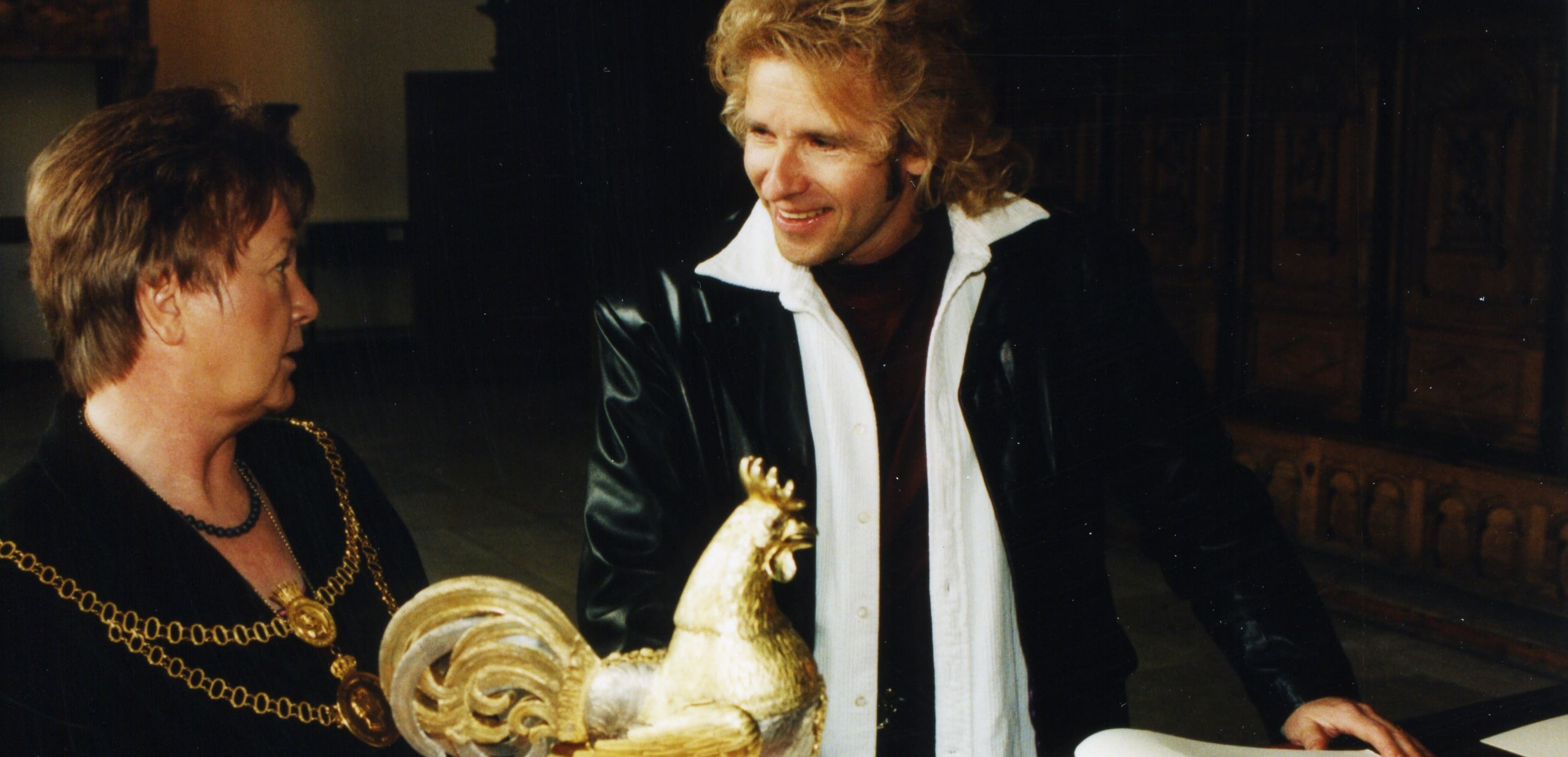 Showgröße Thomas Gottschalk im Februar 1999 mit Oberbürgermeisterin Marion Tüns. Foto: Stadt Münster / Sammlung Stadtarchiv.