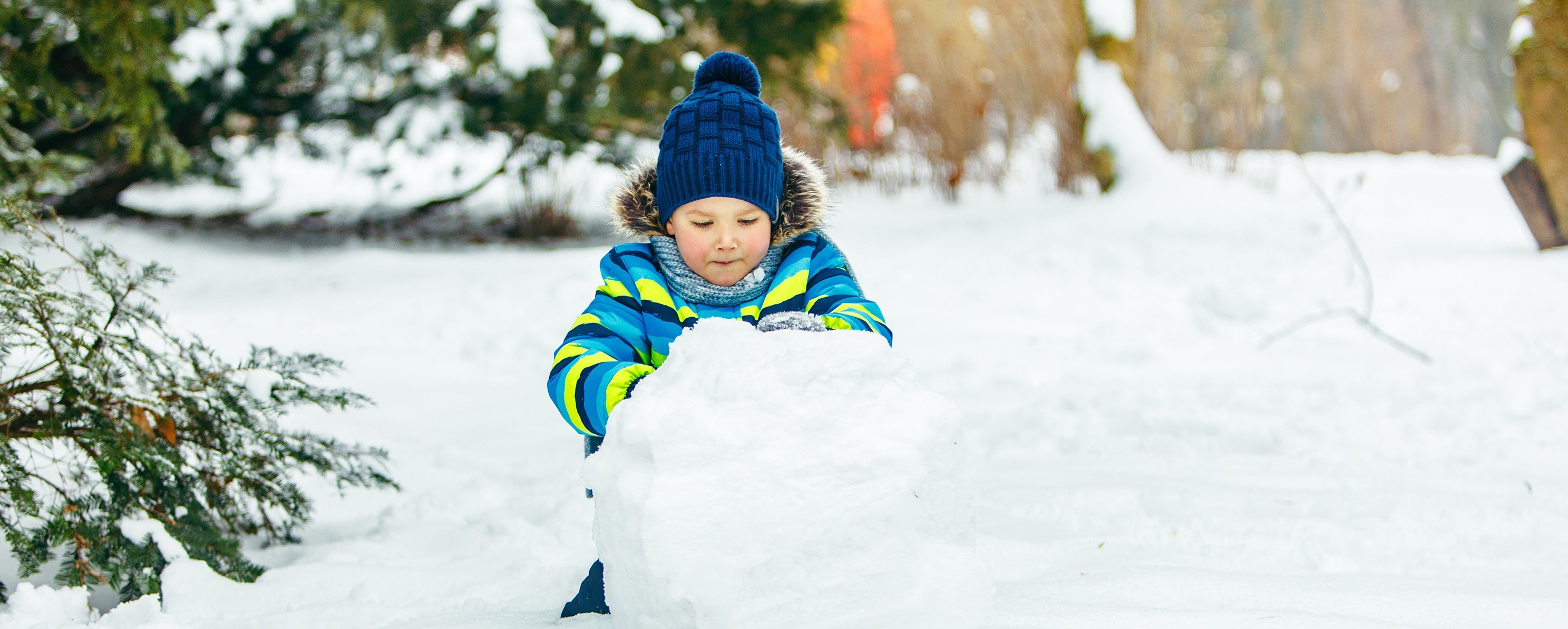 Bei idealen Bedingungen lässt sich Schnee zu riesigen Kugeln rollen. Quelle: WetterOnline