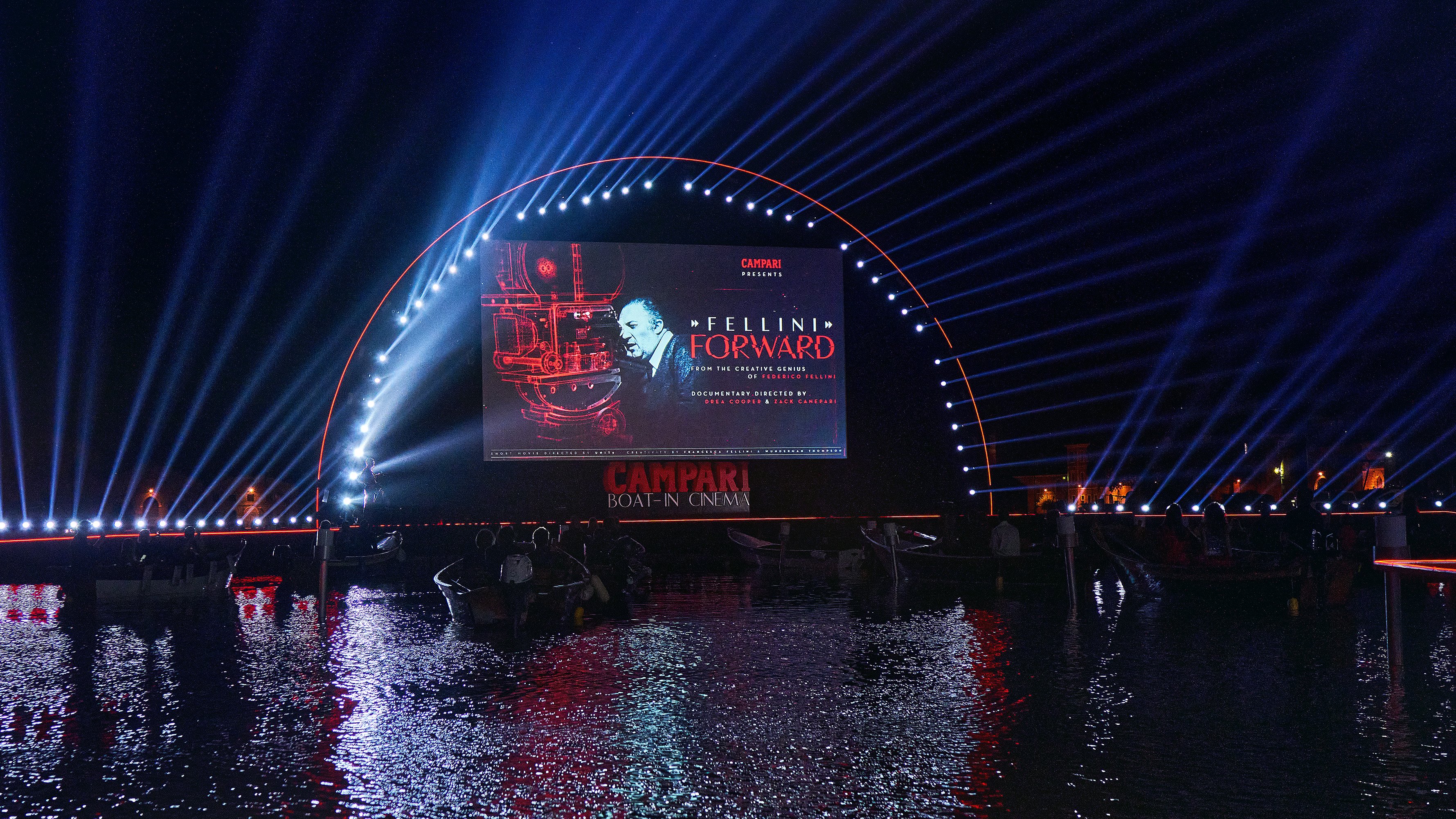 Globale Premiere von Campari Red Diaries 2021: Fellini Forward bei Campari Boat-in Cinema im Rahmen der 78. Internationalen Filmfestspiele von Venedig Bildrechte: Campari Deutschland GmbH Fotograf: Campari