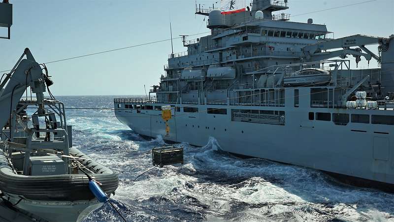 Versorgungsschiffe sind unverzichtbarer Bestandteil ständig einsatzbereiter Marineverbände. Hier die „Berlin“ im September 2020 in der Standing NATO Maritime Group 2 im Mittelmeer Bundeswehr/Kimo Wendt