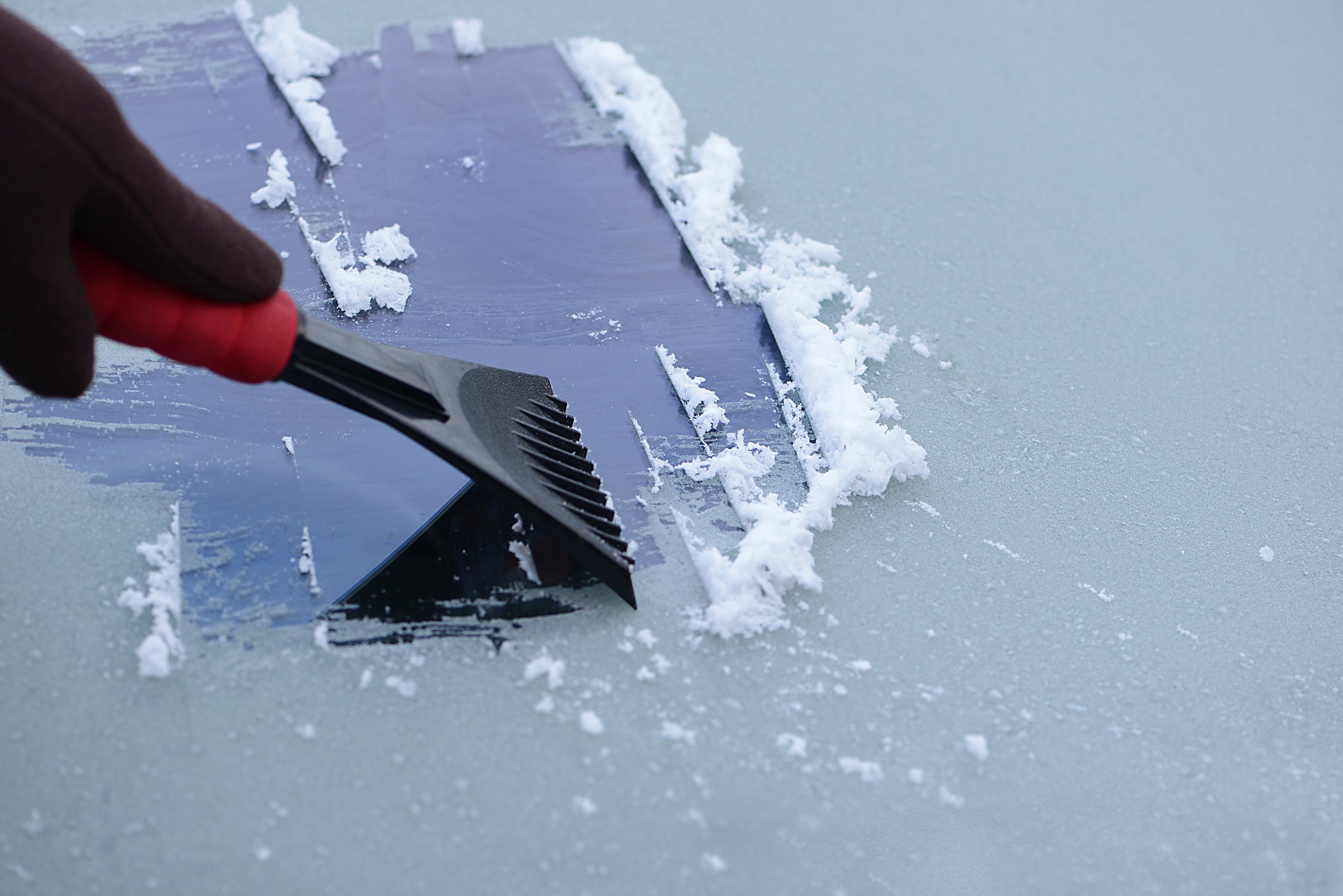 Der Schein trügt nicht. Im März muss immer häufiger der Eiskratzer ans Werk. / WetterOnline