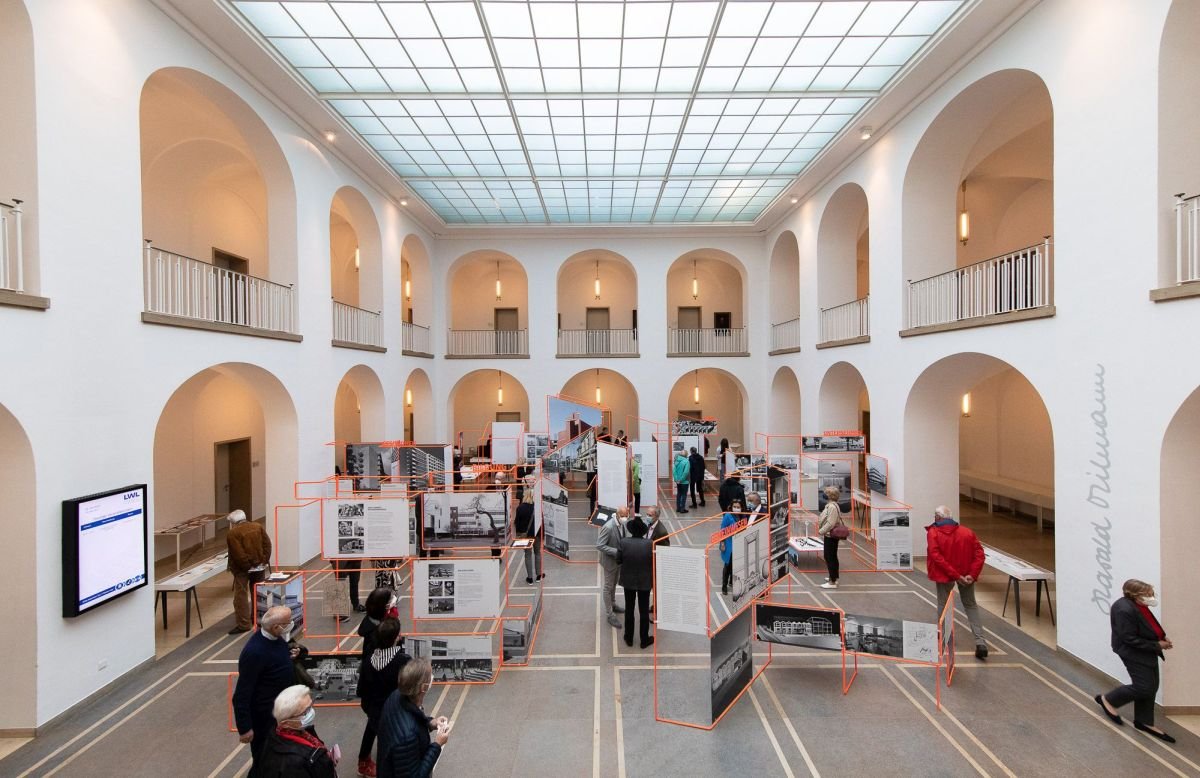 Ein- und Ausblicke in der Ausstellung "Harald Deilmann - Lebendige Architektur" im LWL-Landeshaus in Münster./Markus Bomholt