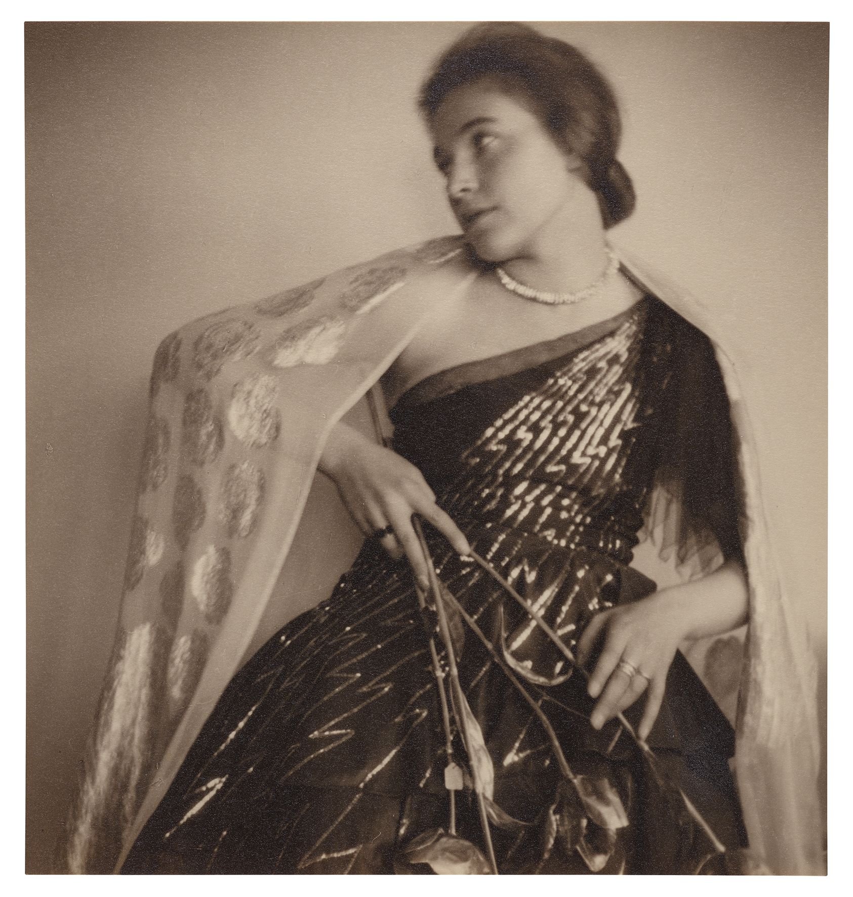 Annelise Kretschmer, Bildnis Gisela Silberbach im Abenkleid mit Seidenstola, 1929, Reproduktion : LWL MKuK/Hanna Neander ©Nachlass Annelise Kretschmer, LWL Museum für Kunst und Kultur, Münster Annelise Kretschmer, Brustbildnis einer jungen Frau im Strickpullover, 1930er Jahre, Reproduktion: LWL MKuK/Hanna Neander ©Nachlass Annelise Kretschmer, LWL Museum für Kunst und Kultur, Münster