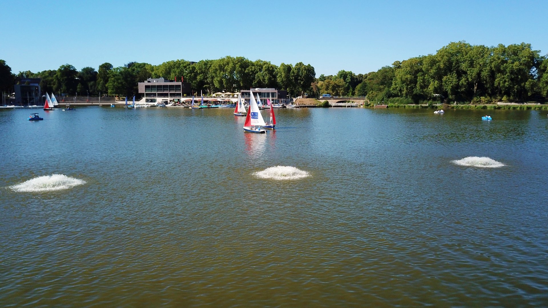 Bei Bedarf sorgen die Belüfter im Aasee für eine Verbesserung der Wasserqualität./Stadt Münster, Lutz Hirschmann.