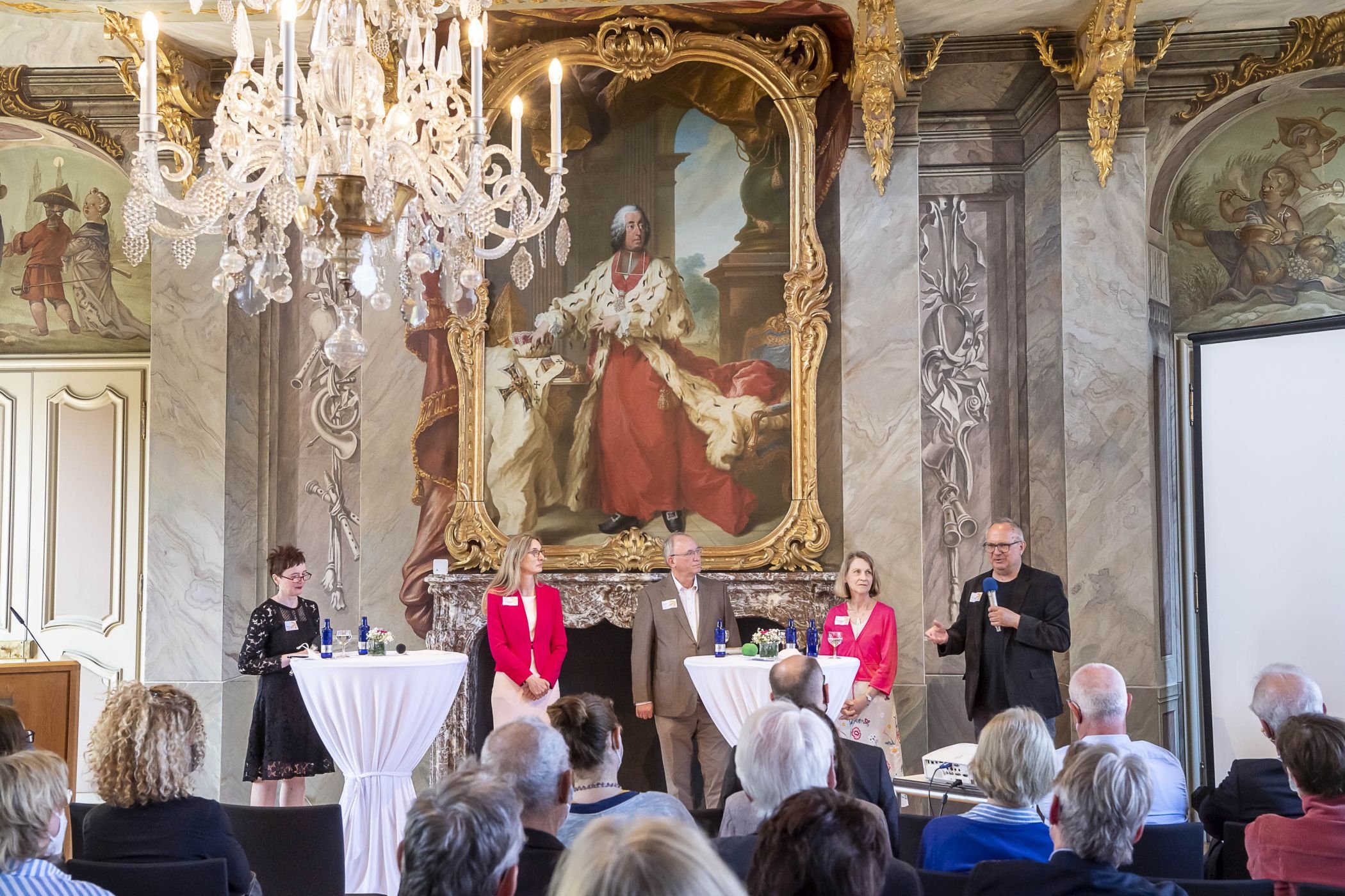 Links Moderatorin Dr. Silke Eilers, Geschäftsführerin des Westfälischen Heimatbundes e. V., Andrea Arens, Vorsitzende des Kreisheimatbundes Olpe e. V., Bernd Brandemann, Vorsitzender der Arbeitsgemeinschaft Freudenberger Heimatvereine e. V., Mitglied im Vorstand des Westfälischen Heimatbundes e. V., Dr. Marlies Wigge, Vorsitzende Heimatbund Lippstadt e. V. und Dr. Hans H. Hanke, Ruhrmoderne e. V., Mitglied im Verwaltungsrat des Westfälischen Heimatbundes e. V. und Stadtheimatpfleger Bochum./LWL/Thorsten Arendt