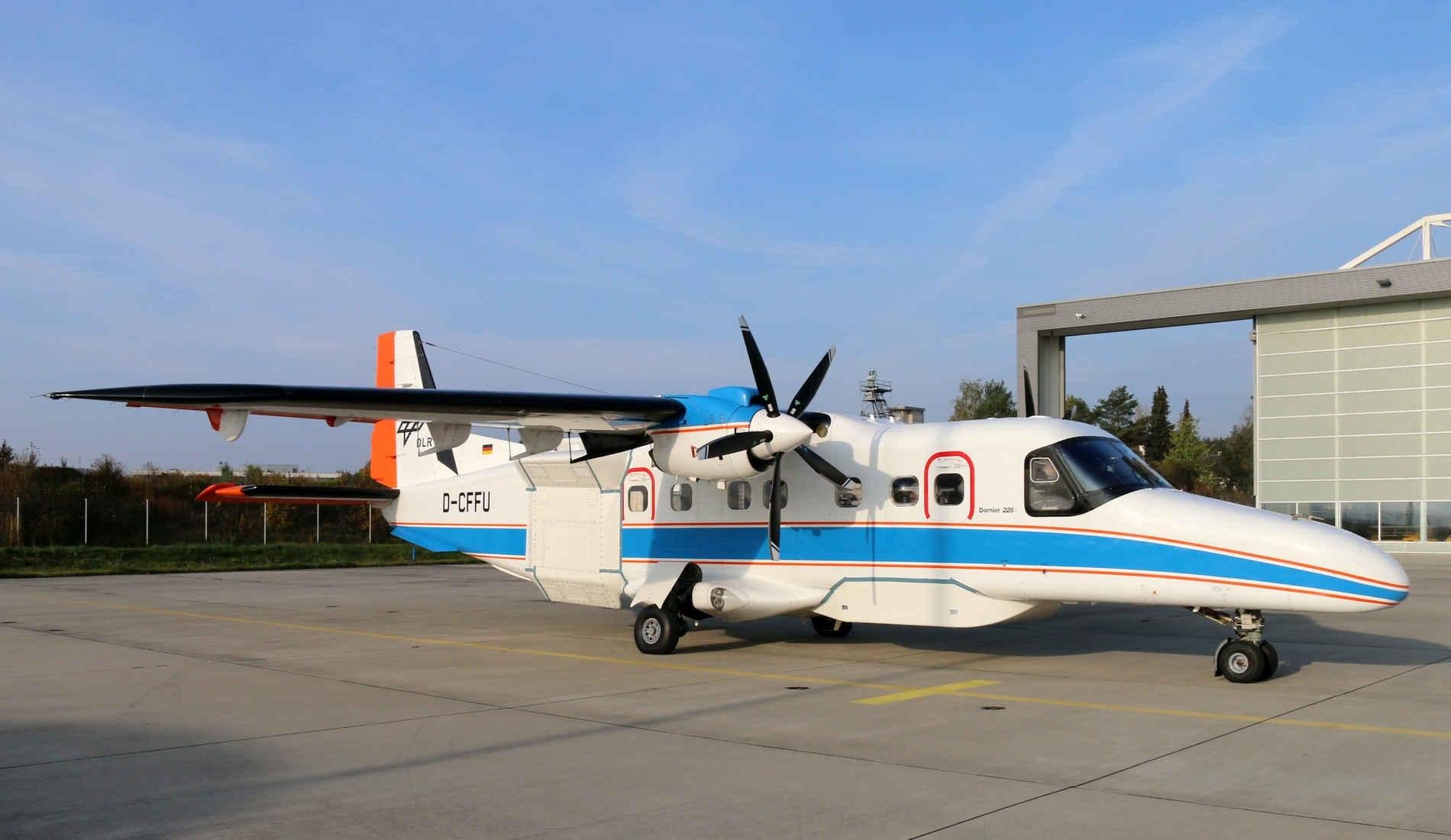 Forschungsflugzeug Dornier DO228 mit FSAR Radarsensor an Bord/ DLR