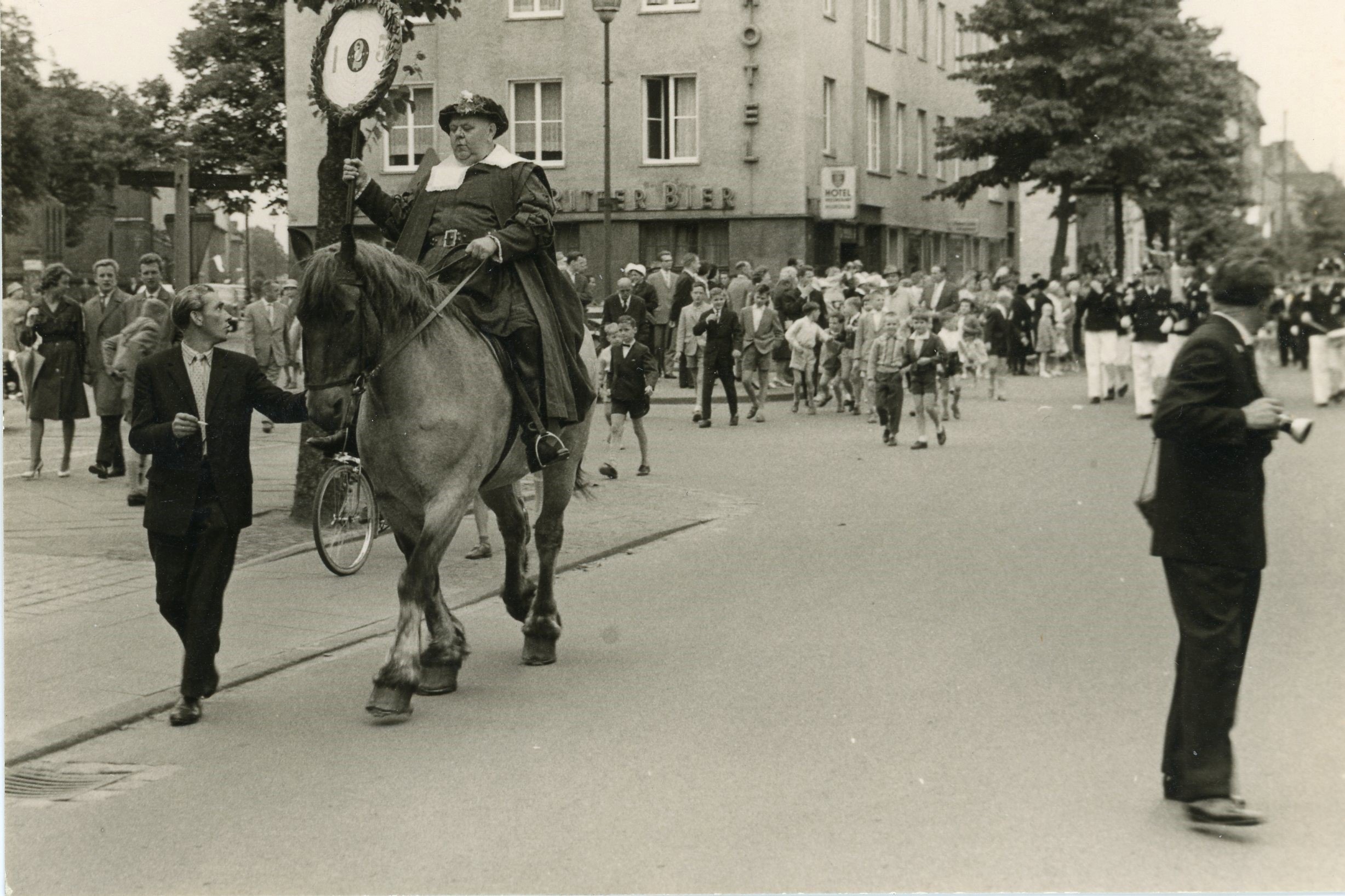 Umzug auf der Hammer Straße / Sammlung Henning Stoffers