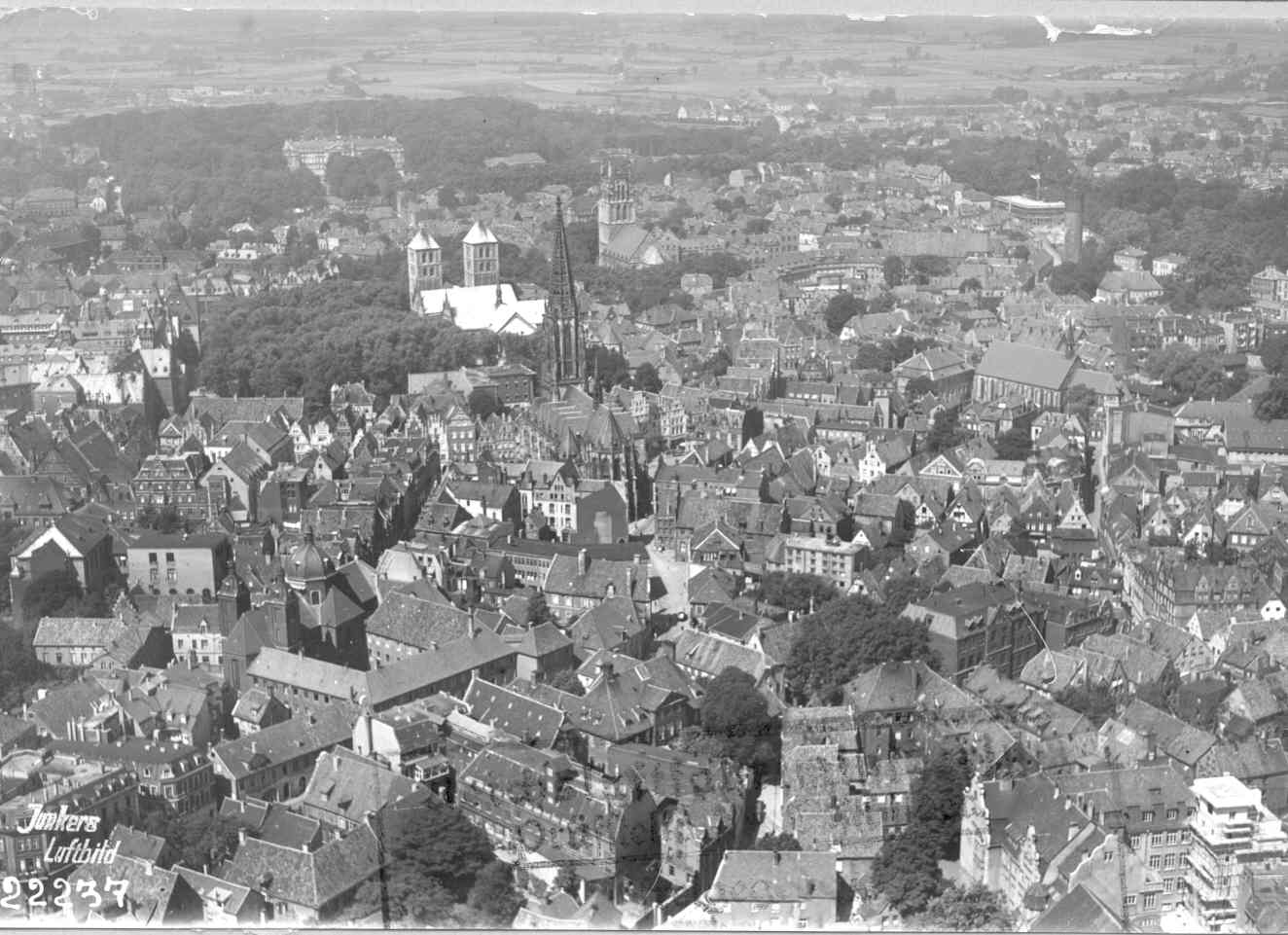 Der Domplatz im Wandel der Jahrzehnte. Historische Aufnahmen vom Domplatz aus den 1930iger Jahren / Stadtarchiv Münste