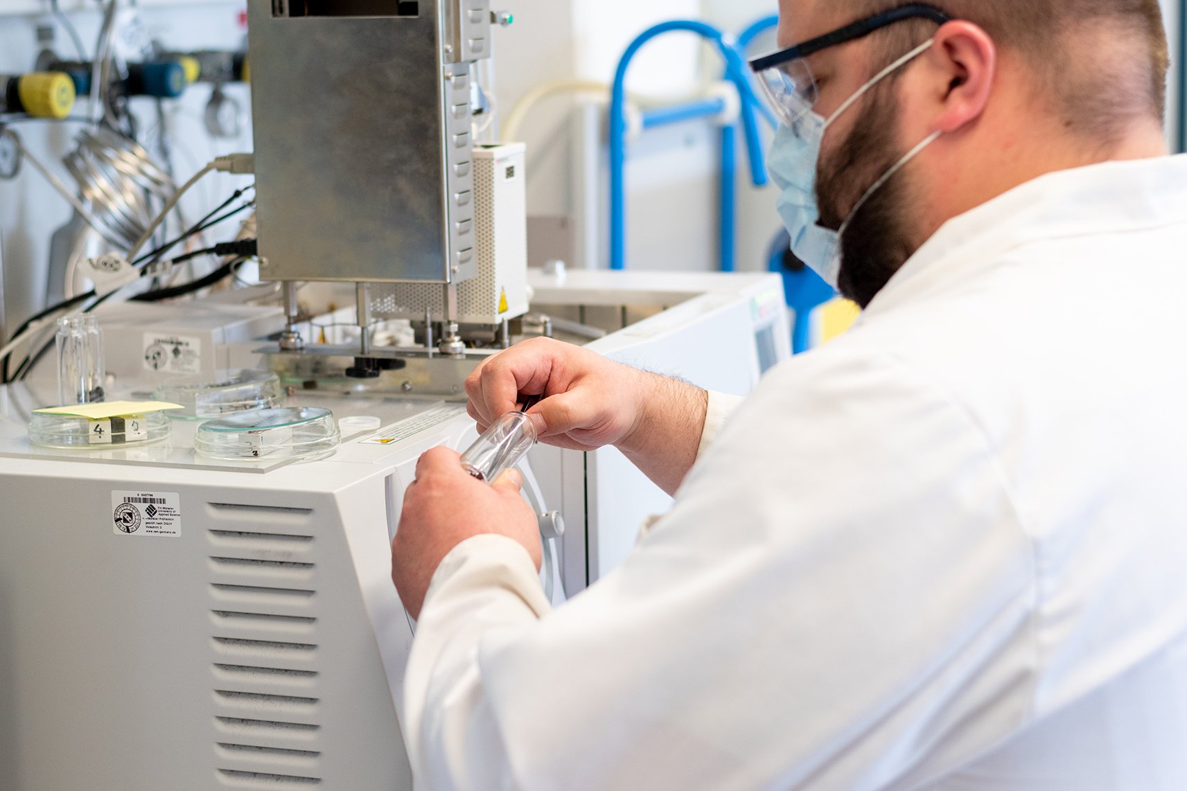 Schulen können im Booking-Portal der FH Münster Laborbesuche buchen und Experimente durchführen. (Foto: FH Münster/Marina Oster)