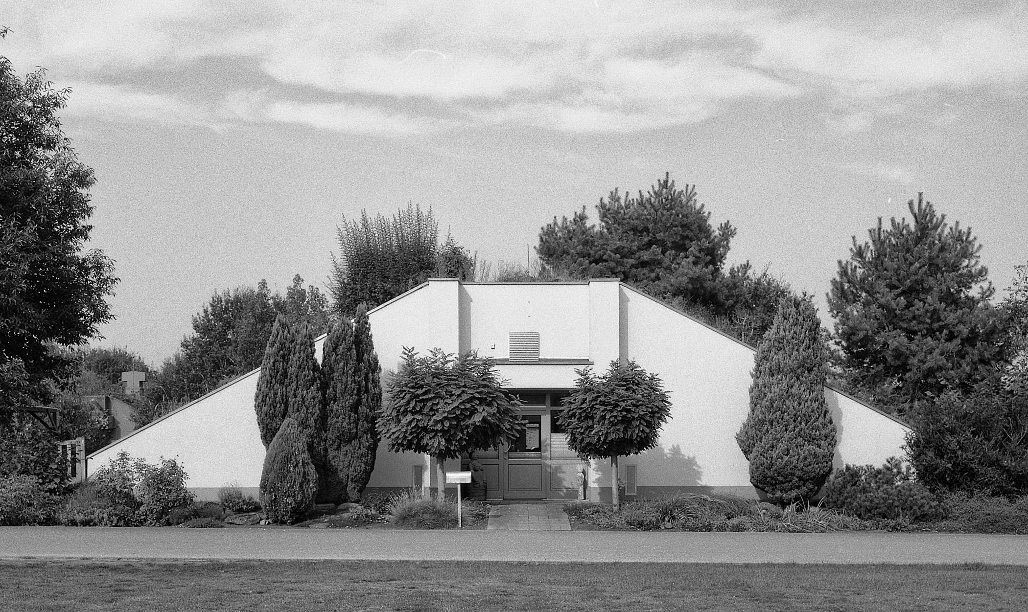 Vom Atombunker zum Freizeitloft: die Mahn- und Gedenkstätte Bunkerareal in Twisteden. Foto: Blase