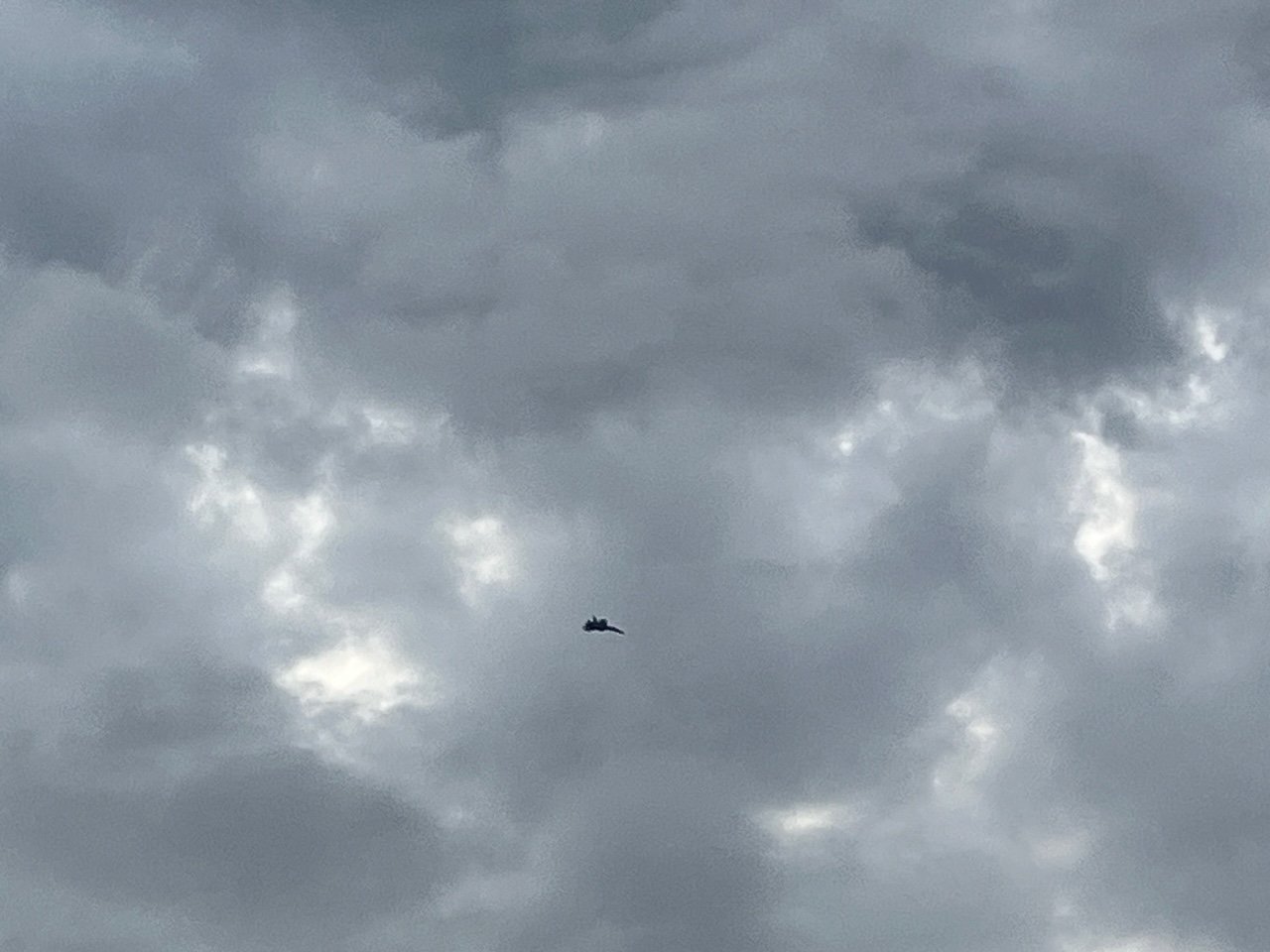 Ukrainische Militärflugzeuge am Himmel über der Region Tscherkassy. Foto: exklusive Quelle.