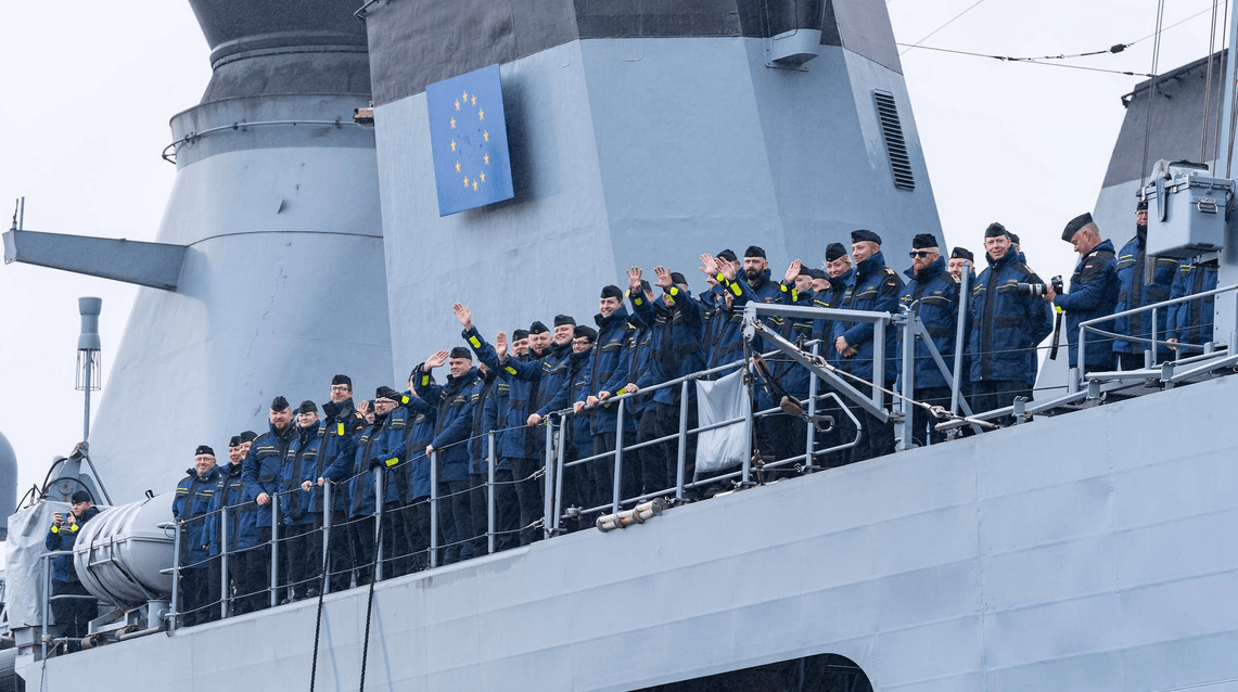 Rund 240 Besatzungsmitglieder kehren nach gut drei Monaten Einsatzfahrt zurück. Jetzt dürfen sie erst einmal Urlaub genießen. Bundeswehr/Leon Rodewald